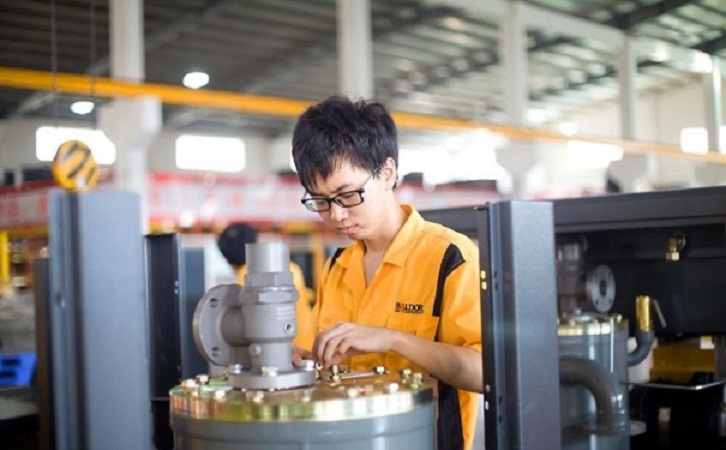螺桿空壓機(jī)維修到底是采用哪種方式呢？